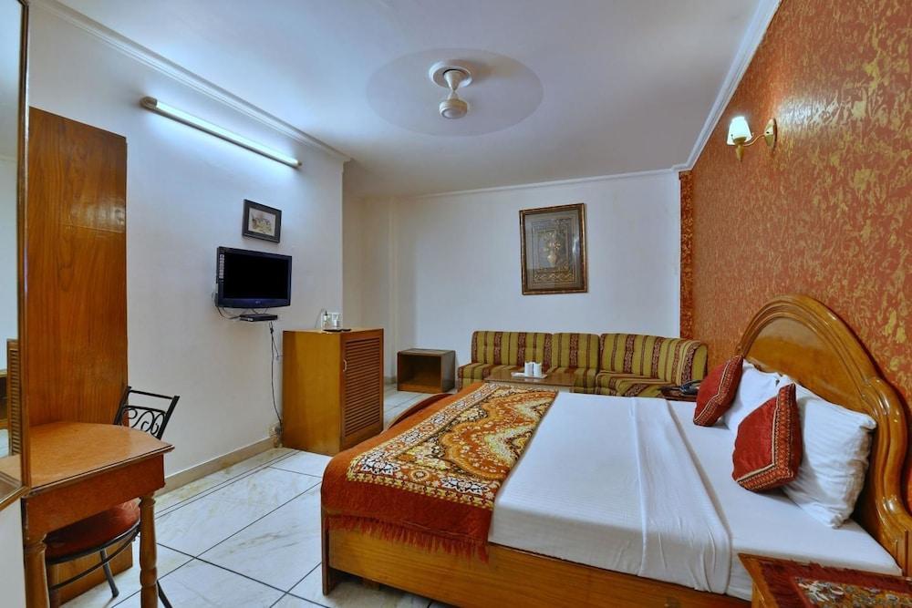 Hotel Rahul Palace Нью-Дели Экстерьер фото