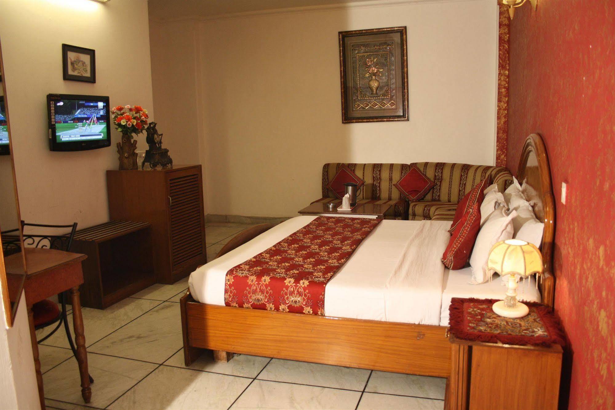 Hotel Rahul Palace Нью-Дели Номер фото