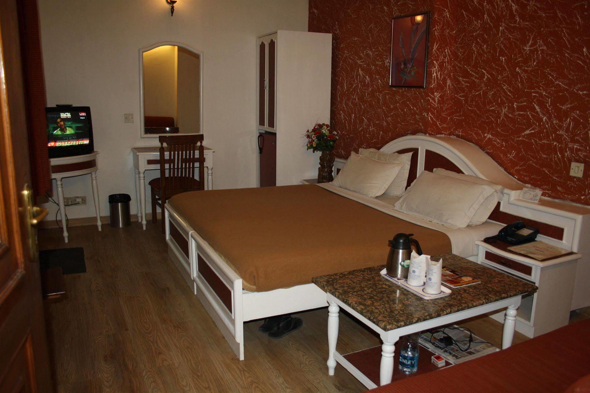 Hotel Rahul Palace Нью-Дели Номер фото