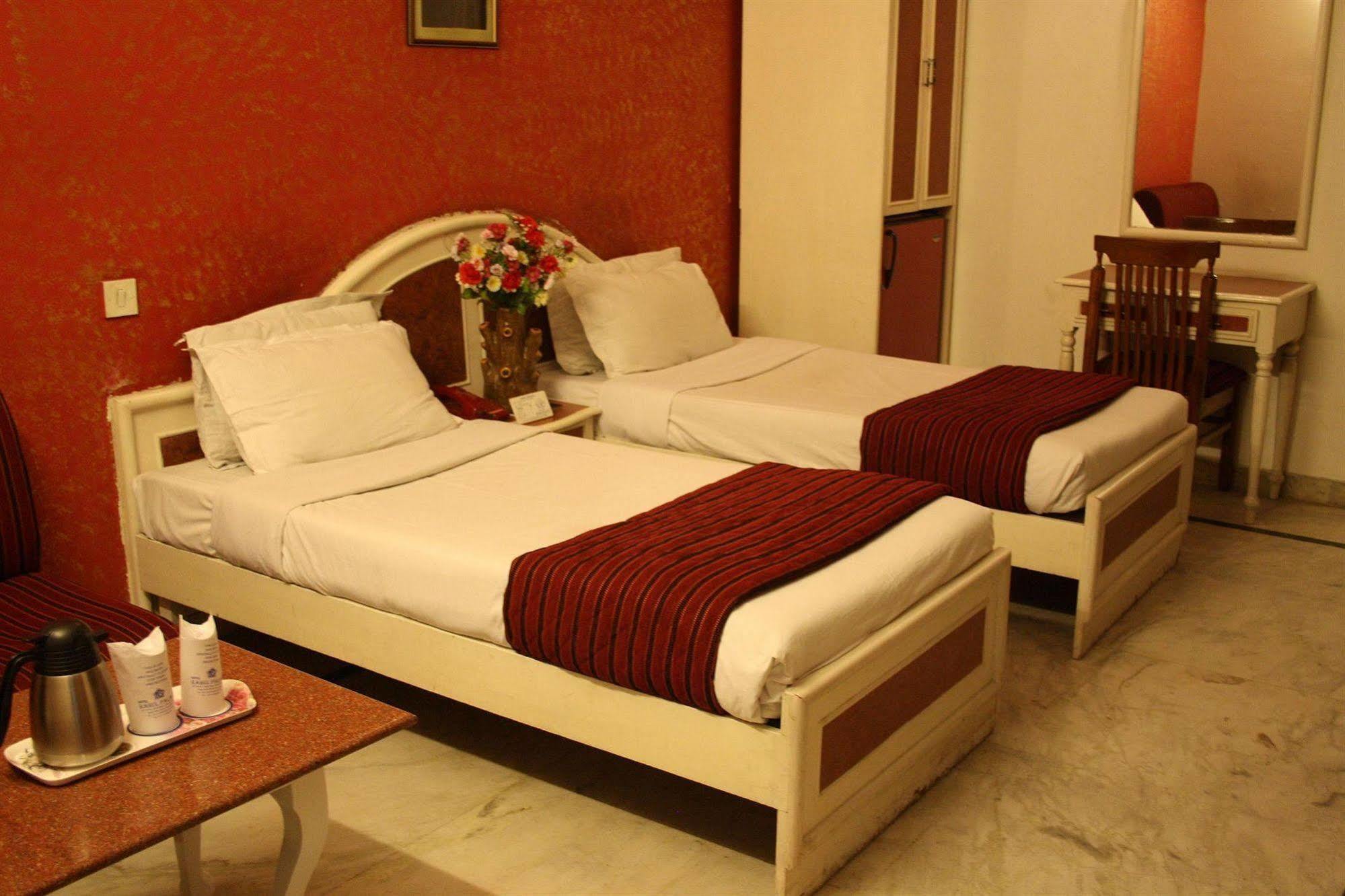 Hotel Rahul Palace Нью-Дели Номер фото