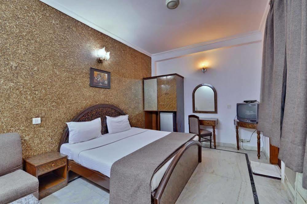 Hotel Rahul Palace Нью-Дели Экстерьер фото